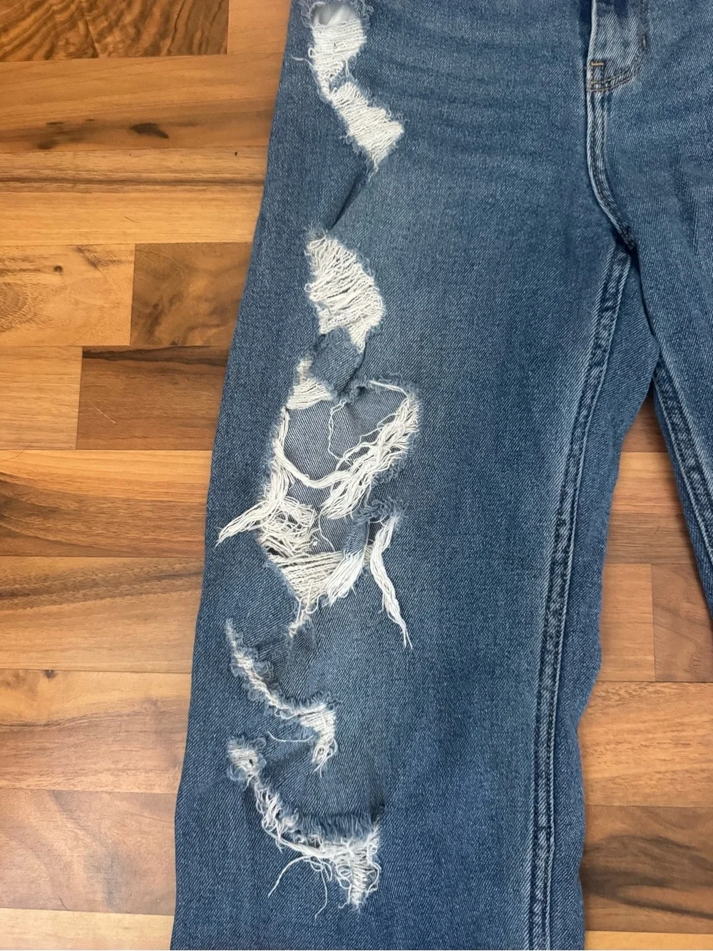 Hollister Distressed Straight-Leg Blue Jeans - Picture 4 of 6